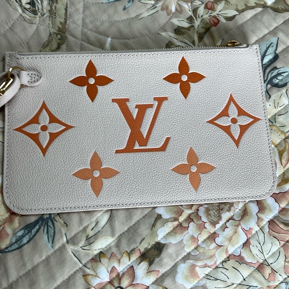 🌺 Reserved Do Not Purchase🌺Louis Vuitton Empreinte Giant By The Pool Clutch - Picture 3 of 17